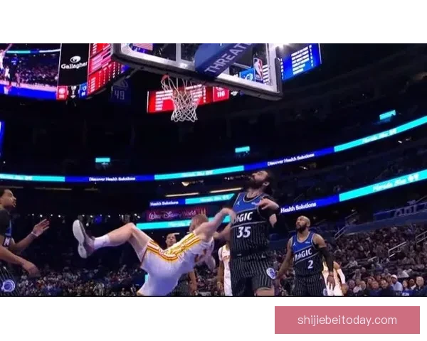 比塔泽恶犯遭驱逐 丹尼尔斯为队友出头吃T 引发场上冲突